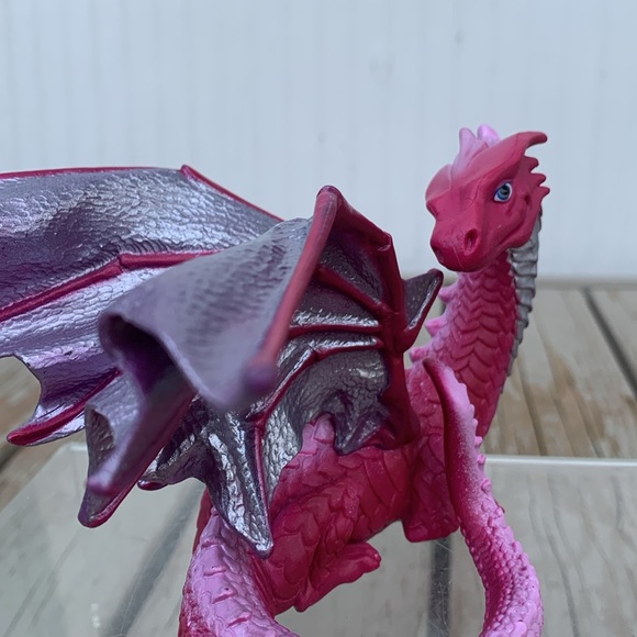 Pink red Love Dragon Safari 2016 - Picture 8 of 9